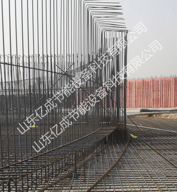 大型鋼板倉搭建中